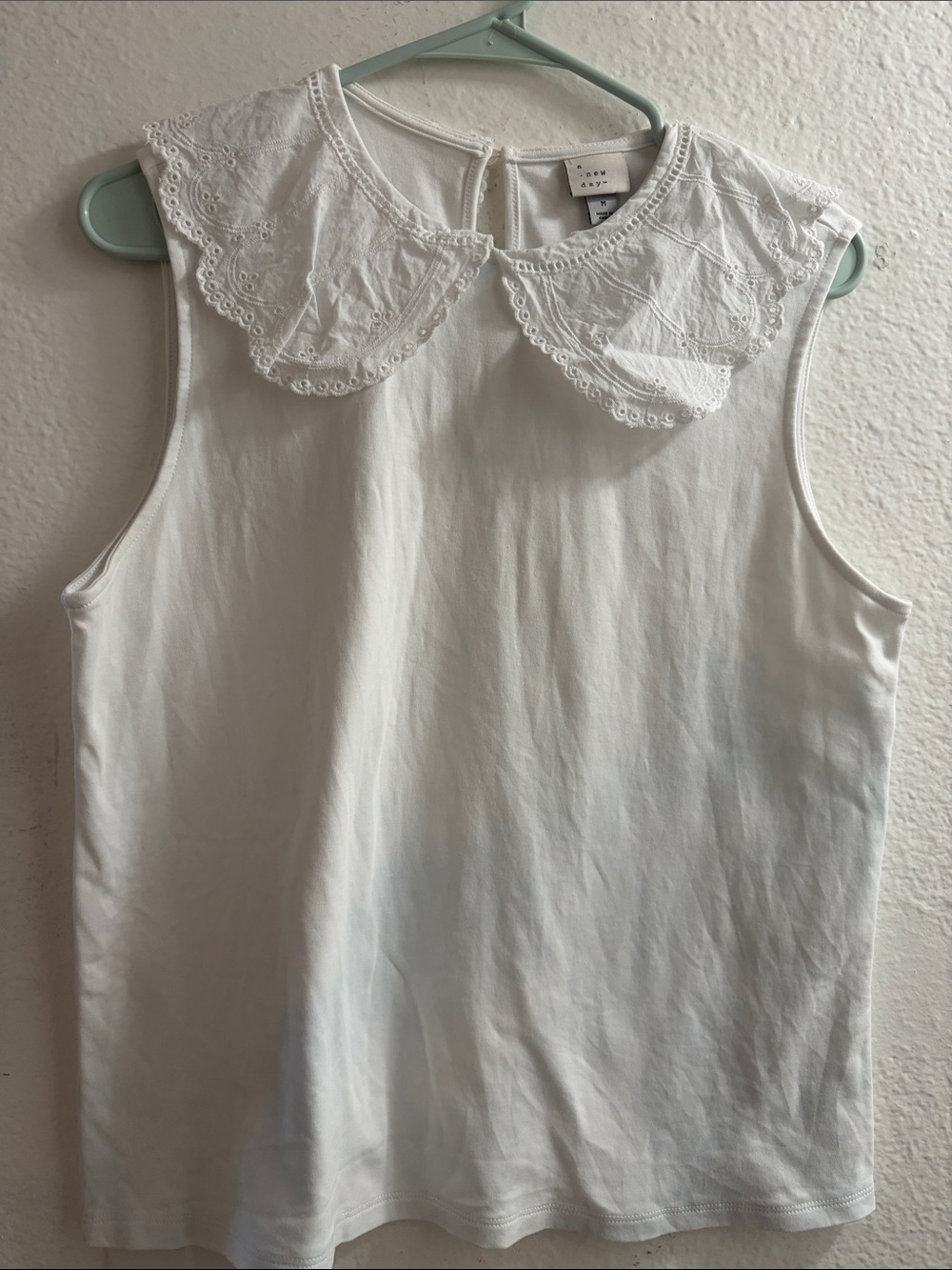 White Sleeveless Top with Lace Peter Pan Collar